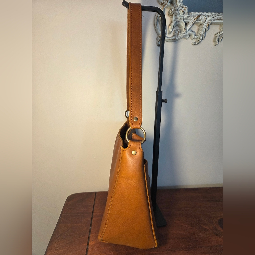 Portland Leather Tan Shoulder Bag - Picture 4 of 16